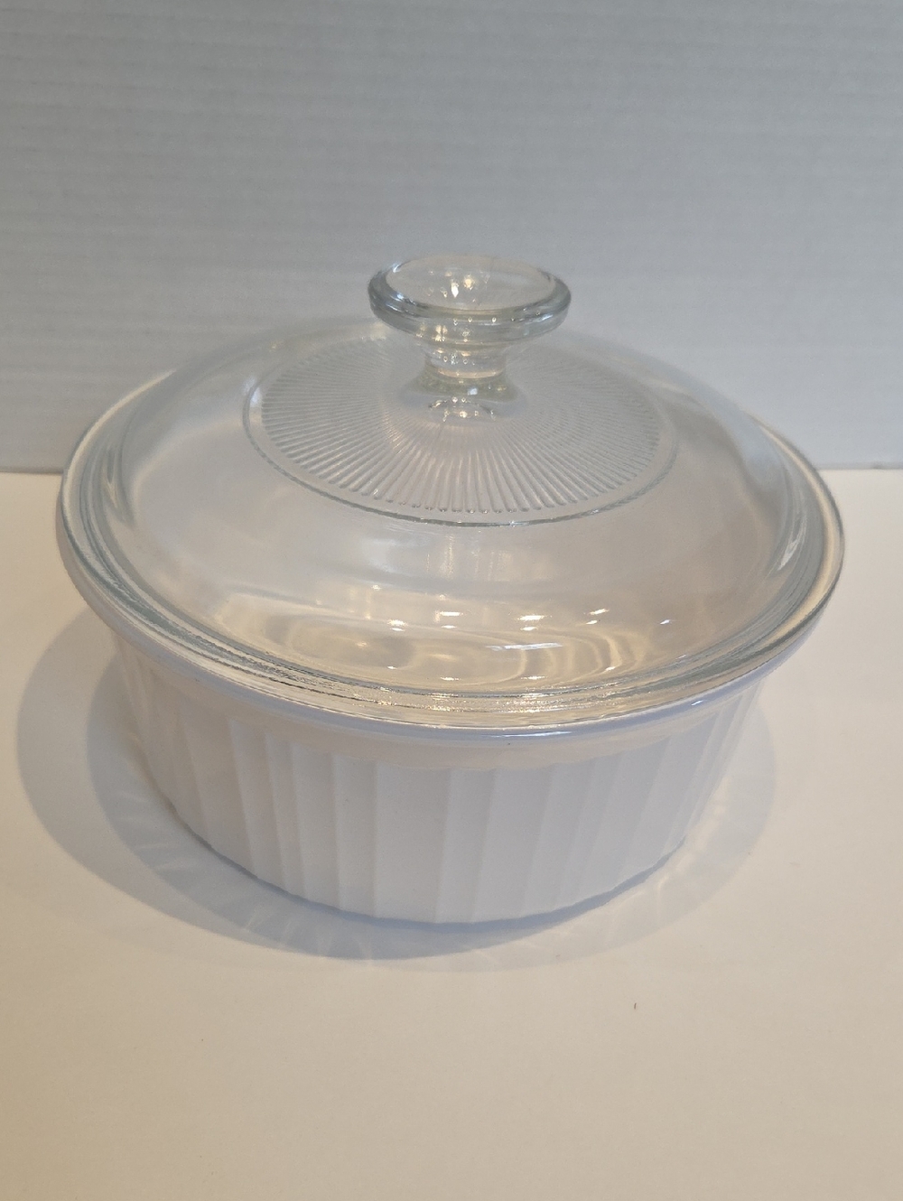 Corning Ware French White 1.6L Round Stoneware Casserole Dish Lid